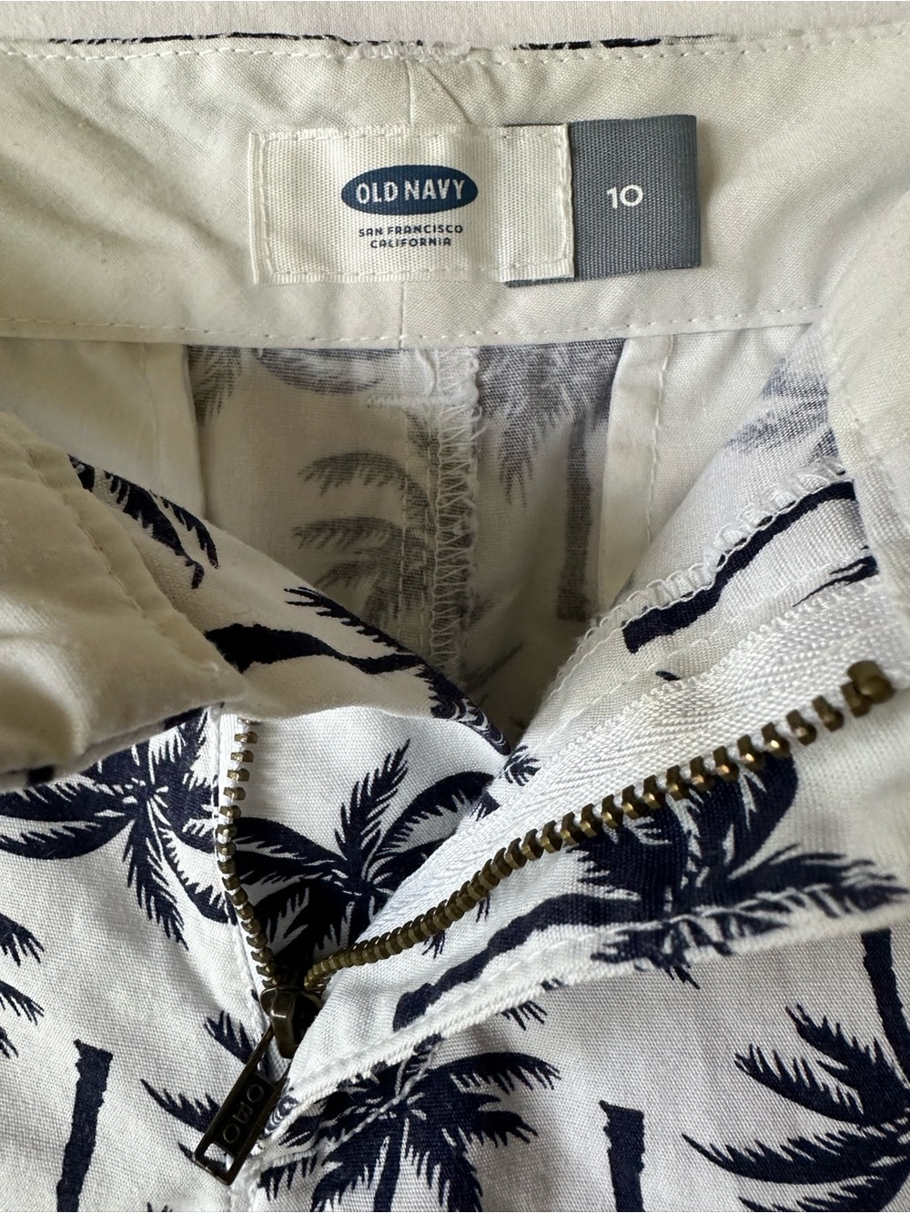 Old Navy White and Navy Palm-Print Women's Shorts Duo - Picture 2 of 10